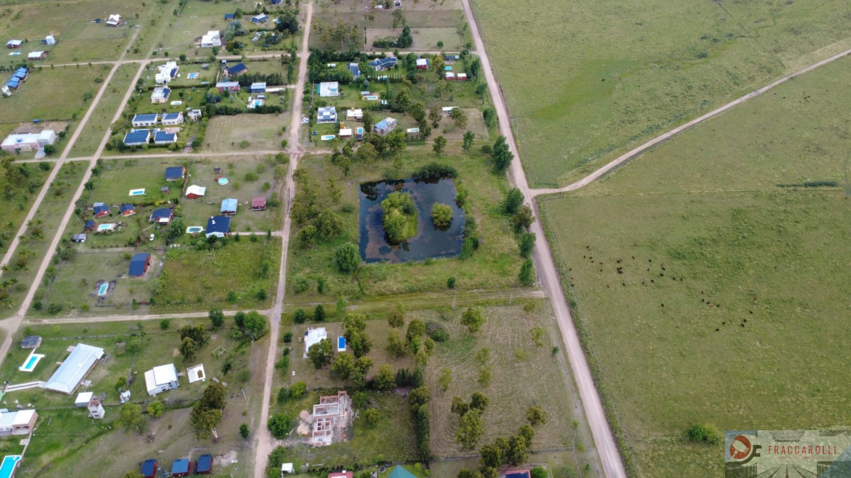 LOTE EN ESQUINA FRENTE AL LAGO, BARRIO SAN JUAN PRIMERO